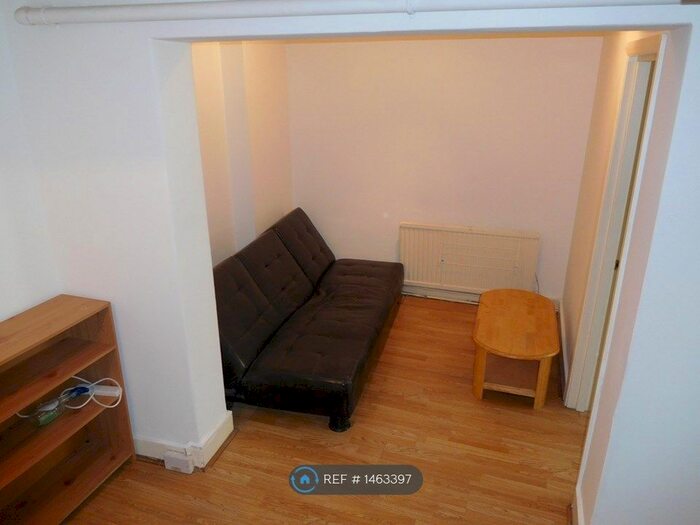 4 Bedroom Flat To Rent In Romilly Road, London, N4