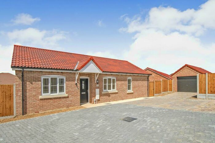 3 Bedroom Bungalow To Rent In Ash Drive, NR29