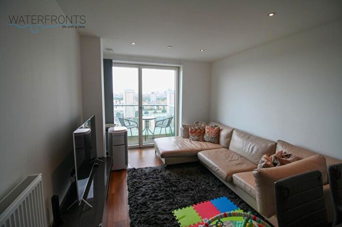3 Bedroom Apartment To Rent In Lincoln Plaza, London, E14