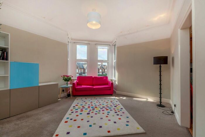 1 Bedroom Flat To Rent In Mitcham Lane, Furzedown, London, SW16