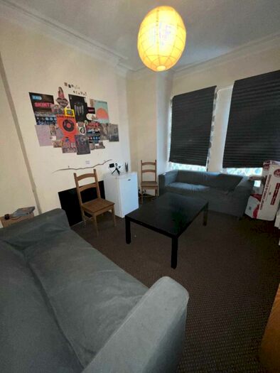 5 Bedroom Semi-Detached House To Rent In Beech Grove, Fallowfield, M14