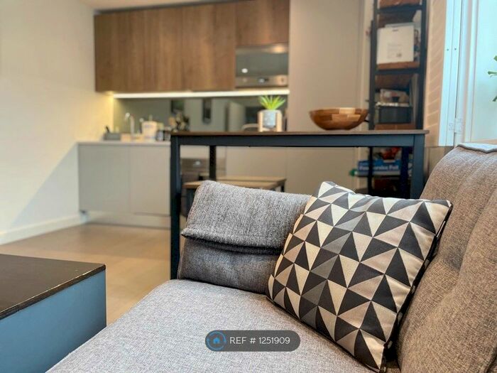 1 Bedroom Flat To Rent In Apex House, St. Albans AL1