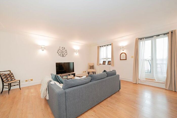 1 Bedroom Flat To Rent In Sovereign Court, London, W8