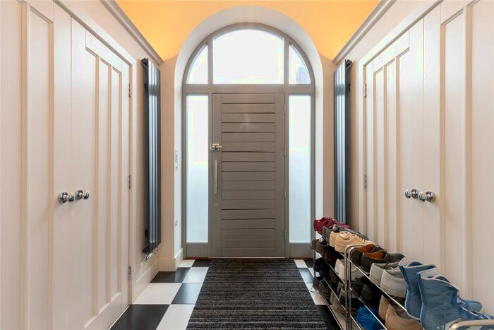 2 Bedroom Detached House To Rent In Wycombe End, Beaconsfield, Buckinghamshire, HP9