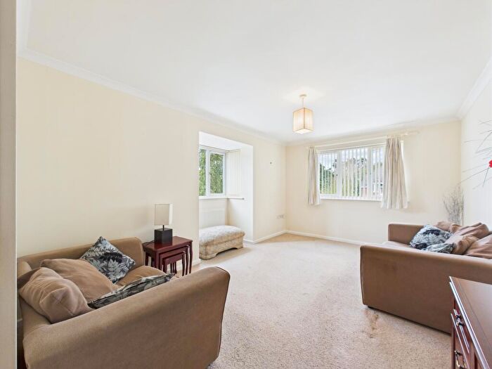 2 Bedroom Flat To Rent In Landseer Court, Tadley, RG26