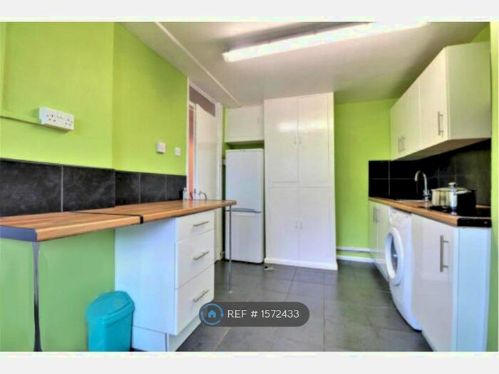 2 Bedroom Flat To Rent In Brightmore Drive, Sheffield, S3