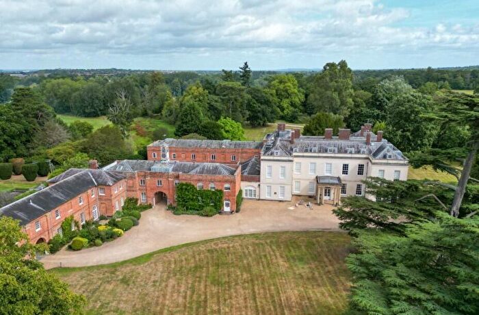 2 Bedroom Apartment For Sale In Swallowfield Park, Swallowfield, Reading, RG7