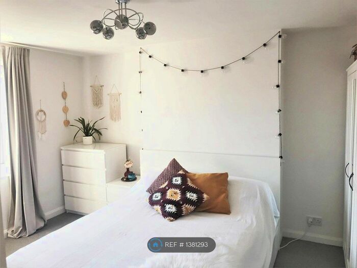 1 Bedroom Flat To Rent In Pevensey Road, Eastbourne, BN21