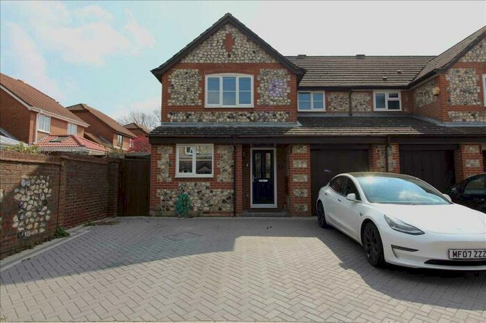 3 Bedroom Semi-Detached House To Rent In Ironbridge Close, Sarisbury Green, Southampton, SO31
