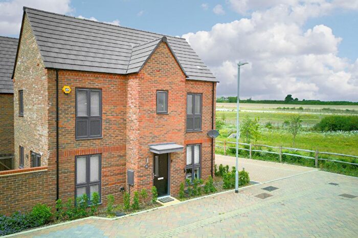 3 Bedroom Detached House For Sale In Holly Lane, Houghton Regis, Bedfordshire, LU5