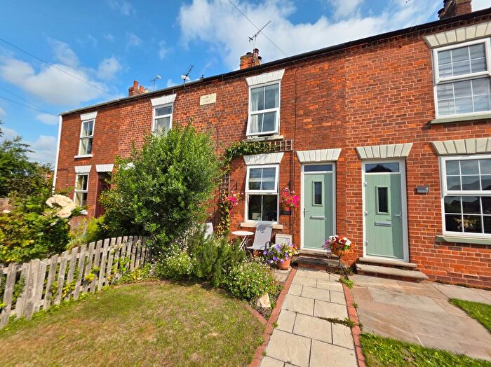 3 Bedroom Terraced House For Sale In Station Road, Walkeringham, DN10