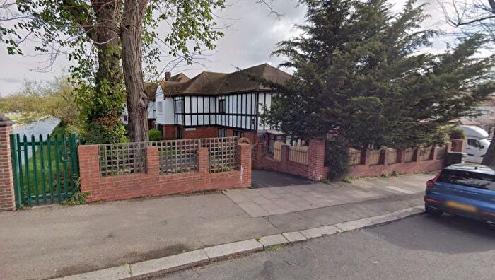 2 Bedroom Flat To Rent In Farm Road, London, N21