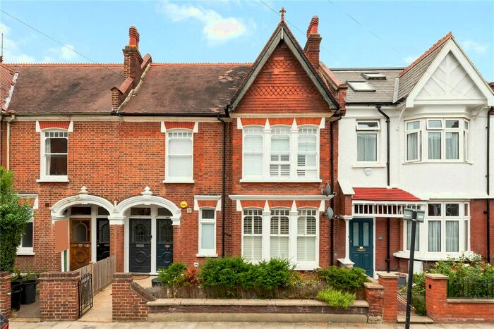 2 Bedroom Flat To Rent In Mantilla Road, London, SW17