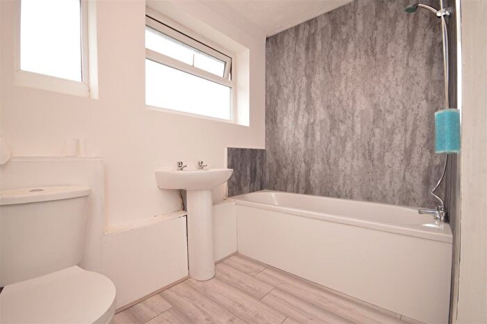 3 Bedroom Terraced House For Sale In Throstle Row, Knottingley, WF11