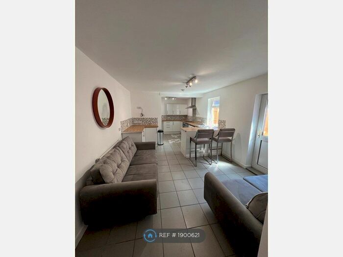 5 Bedroom Terraced House To Rent In Wyeverne Road, Cardiff, CF24