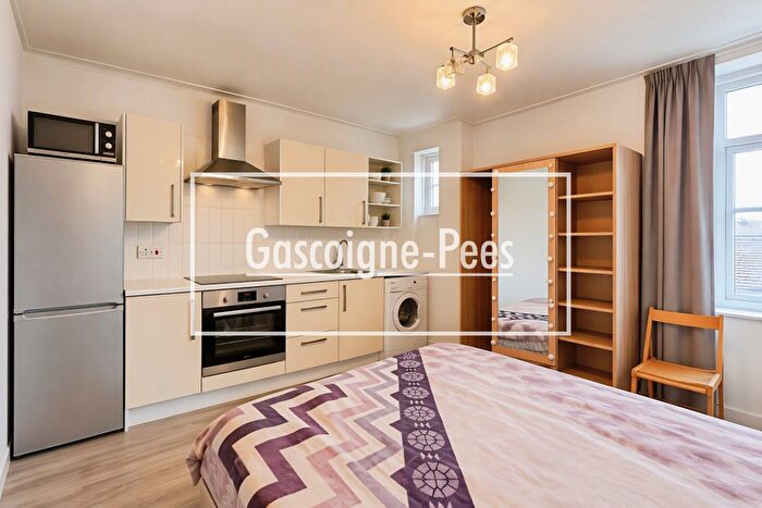 House To Rent In New Street, Basingstoke, RG21