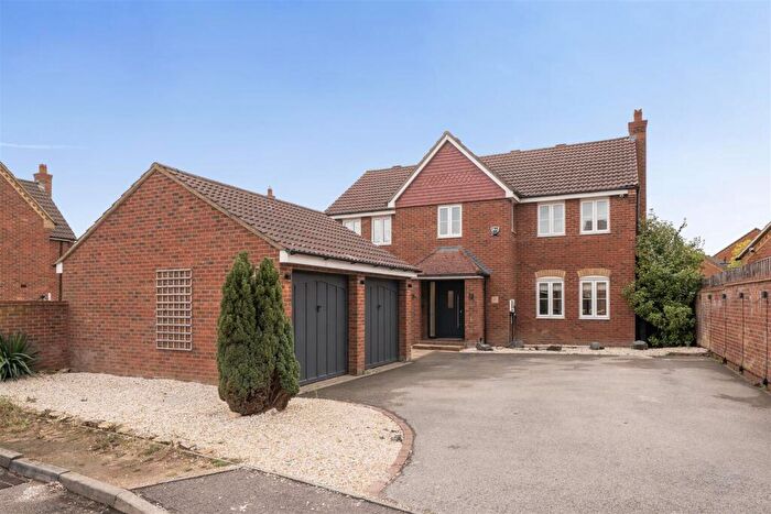 5 Bedroom Detached House For Sale In Spriggs Close, Clapham, Bedford, MK41