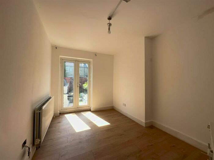 6 Bedroom Terraced House To Rent In Charlmont Road, London, SW17