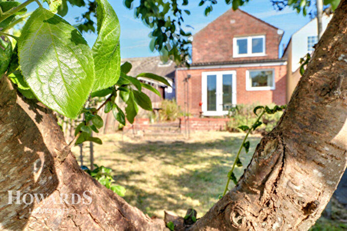 4 Bedroom Detached House For Sale In Blackheath Road, Lowestoft, NR33