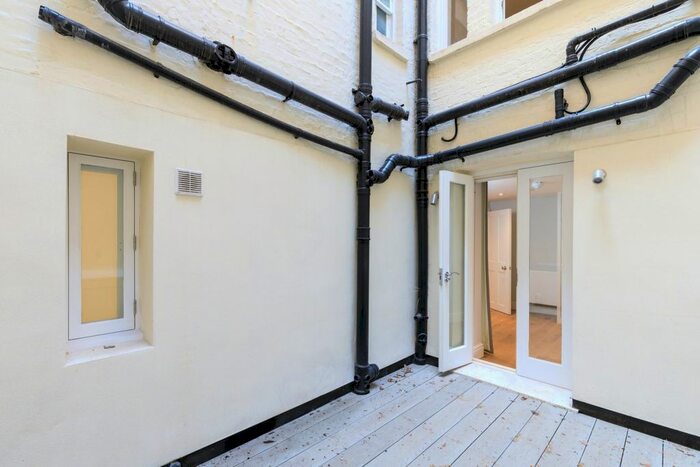 1 Bedroom Flat To Rent In Upper Berkeley Street, London, W1H