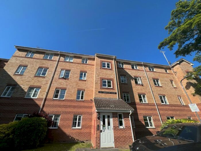 2 Bedroom Flat To Rent In Priestley Court, HP13