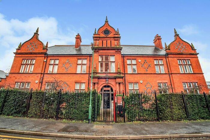 3 Bedroom Flat To Rent In Edith Cavell Way, London, SE18