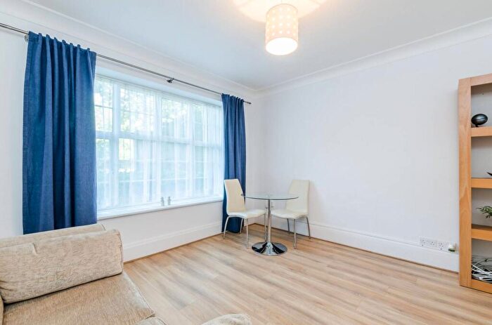 1 Bedroom Flat To Rent In Gloucester Avenue, Camden, London, NW1
