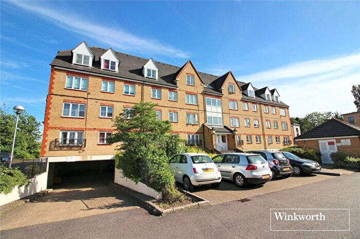 2 Bedroom Flat To Rent In Pembroke House, Station Road, Borehamwood, Hertfordshire, WD6