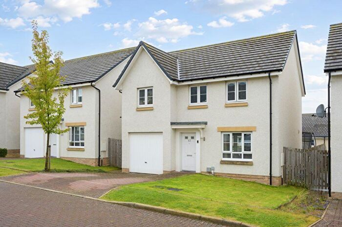 4 Bedroom Detached House For Sale In McBaith Way, Dunfermline, KY11