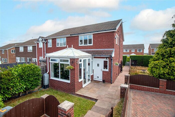 3 Bedroom Semi-Detached House For Sale In Glenfields, Netherton, Wakefield, WF4