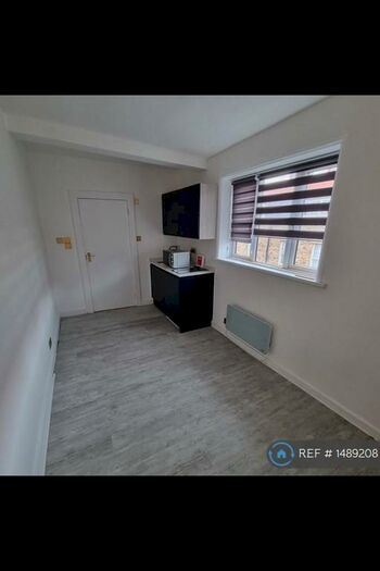 Studio To Rent In Brick Lane, London, E1