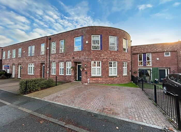 3 Bedroom Terraced House For Sale In Ellenbrook Road, Worsley, M28