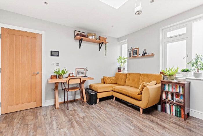 1 Bedroom Flat To Rent In Waterlow Road, London, N19