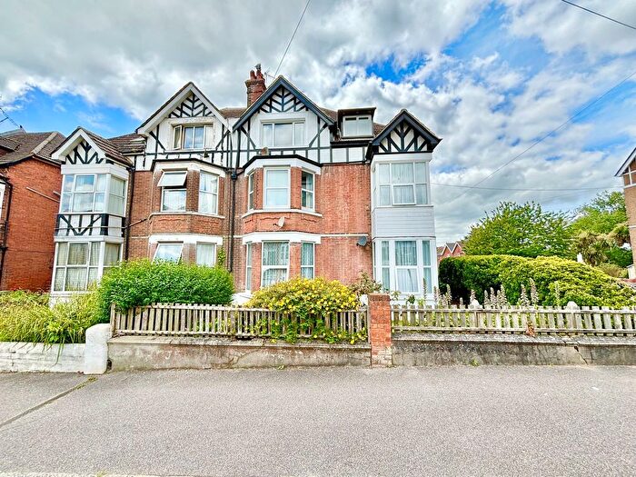 2 Bedroom Flat For Sale In Chepbourne Road, Bexhill-On-Sea, TN40