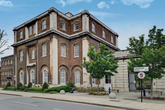 2 Bedroom Flat For Sale In Cadogan Road, Woolwich, London, SE18