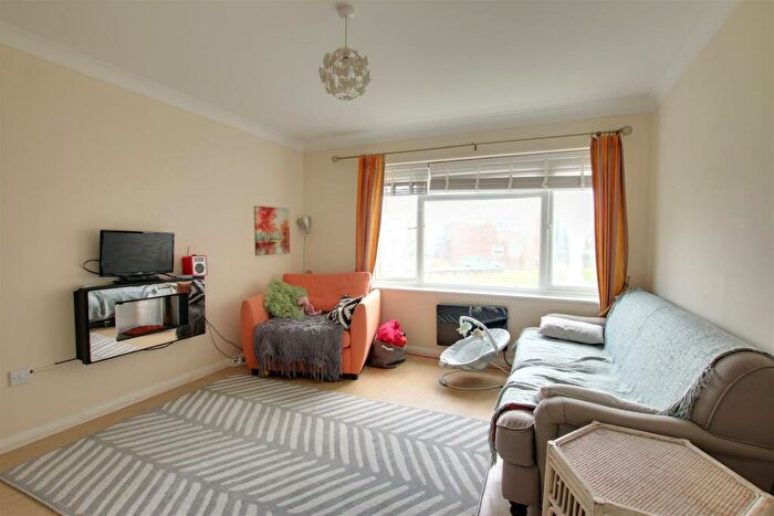 2 Bedroom Flat To Rent In Balcombe Road, Peacehaven, BN10