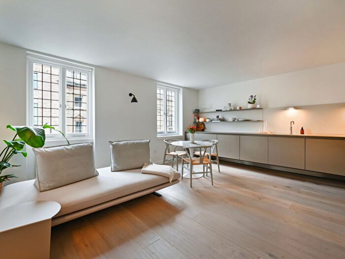 1 Bedroom Flat For Sale In Thayer Street, London, W1U