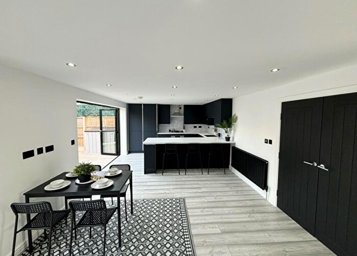 2 Bedroom Flat To Rent In Woodford Green, IG8