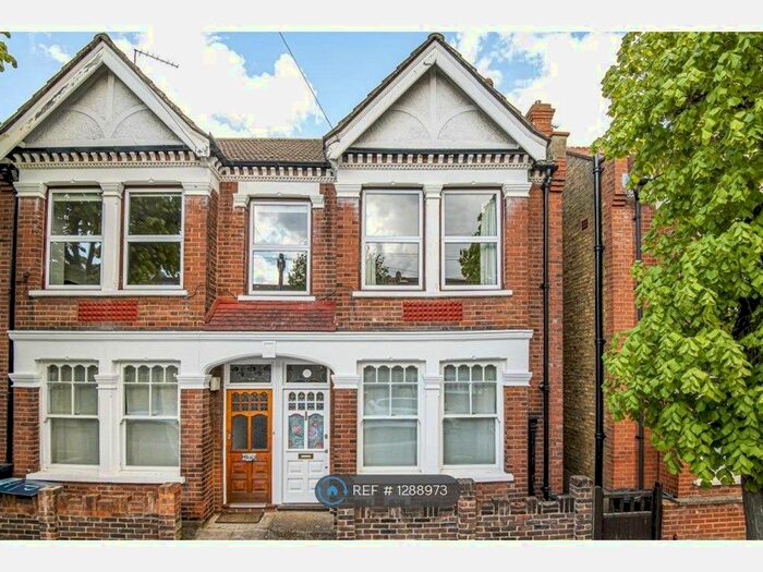 3 Bedroom Flat To Rent In Balham, London SW12