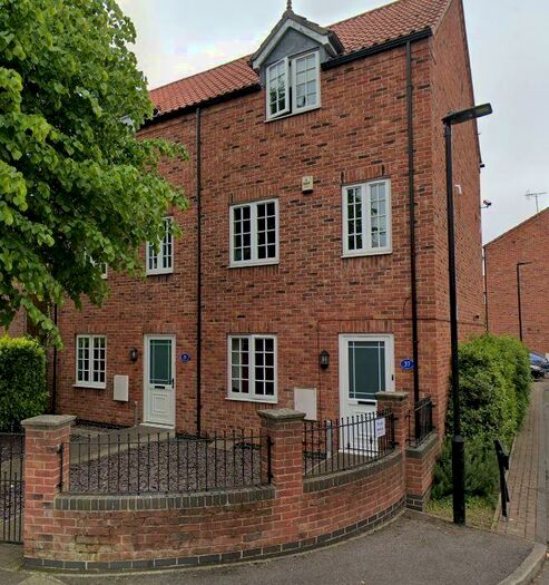 4 Bedroom Semi-Detached House To Rent In Queen Street, Thorne, Doncaster, DN8