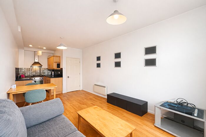1 Bedroom Flat To Rent In North End Road, London, SW6