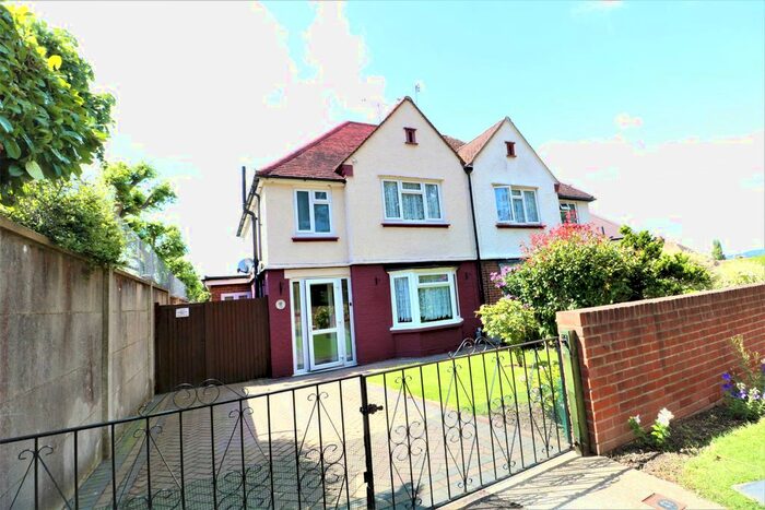 3 Bedroom Semi Detached House To Rent In Upper Road, Maidstone, ME15