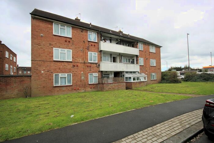 3 Bedroom Flat To Rent In Green Avenue, London, NW7