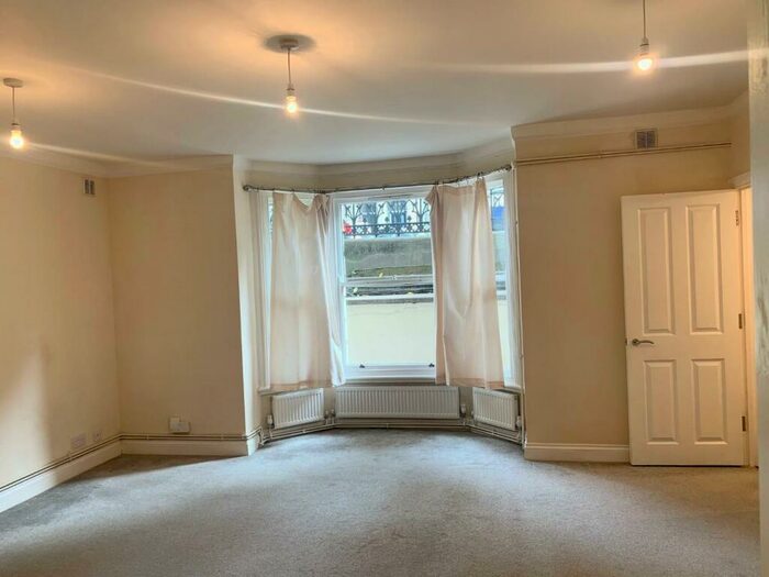 Flat To Rent In Tisbury Road, Hove, BN3