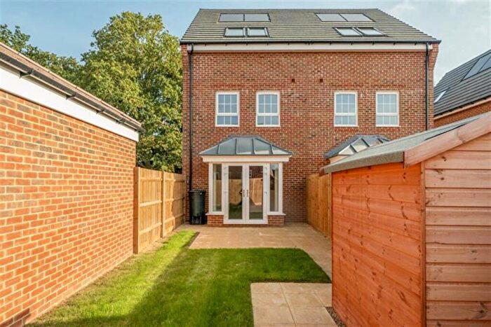 3 Bedroom Semi-Detached House To Rent In Bedroom Semi Detached House In Bugle Grove, Finchampstead, RG40