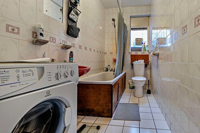 2 Bedroom Terraced House For Sale In Chesthunte Road, London, N17