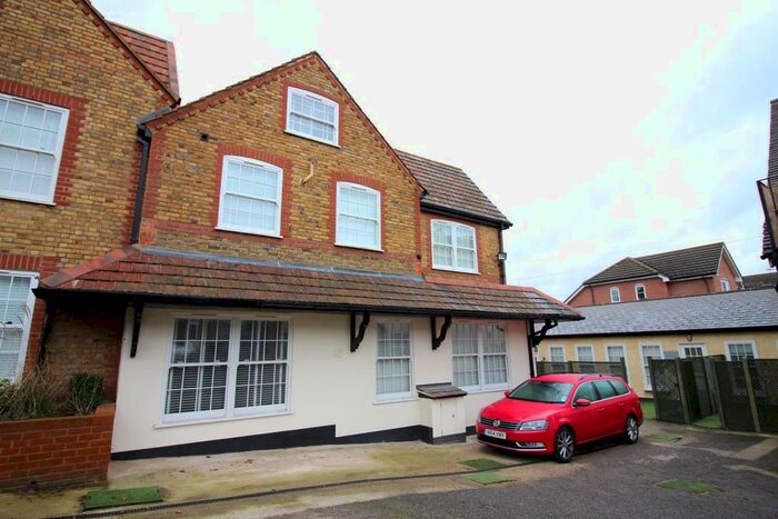 3 Bedroom Flat To Rent In Highfield Road, Bushey, WD23