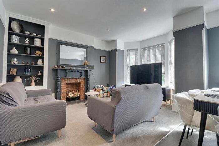 2 Bedroom Flat To Rent In Laburnum Grove, Portsmouth, PO2