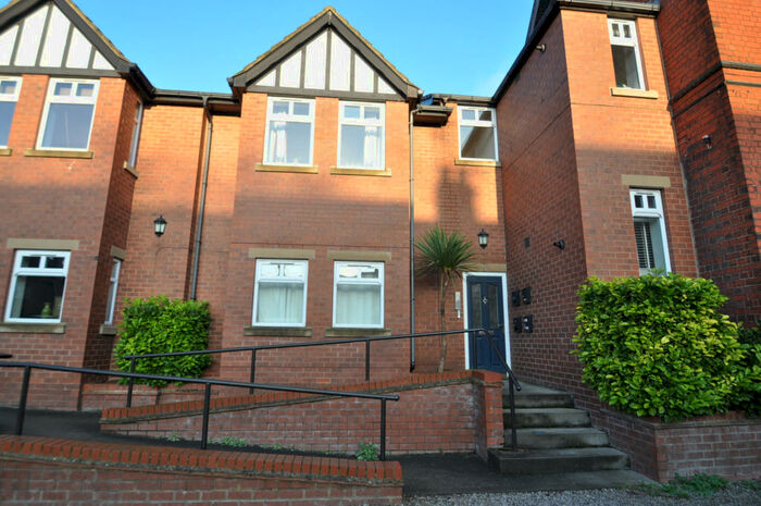 2 Bedroom Apartment For Sale In Tower Park Mews, Hull, HU8