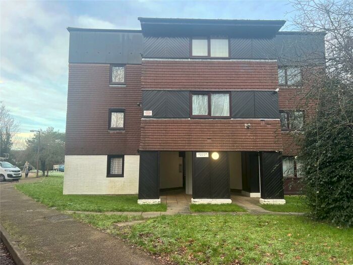 Studio To Rent In Camelot Court, Ifield, Crawley, West Sussex, RH11